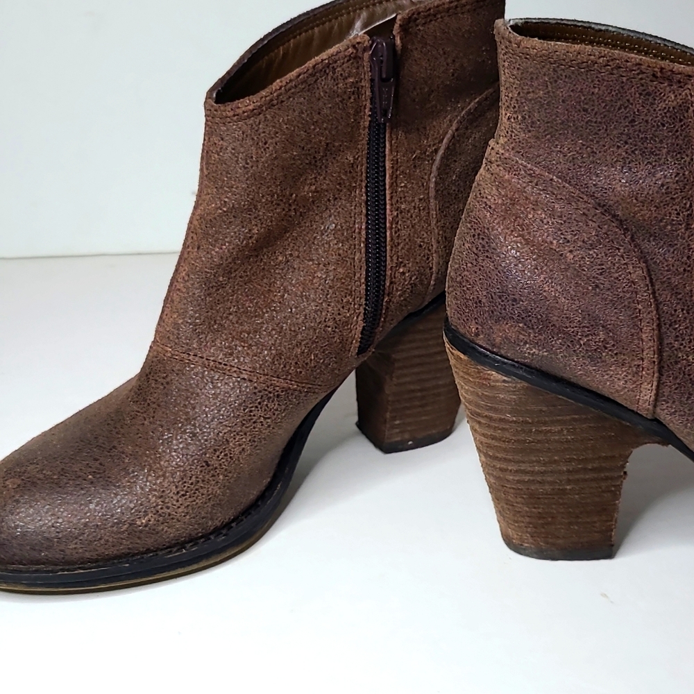 Jessica Simpson Brown Waxy Split Suede Maxi Shoes..size 6.5